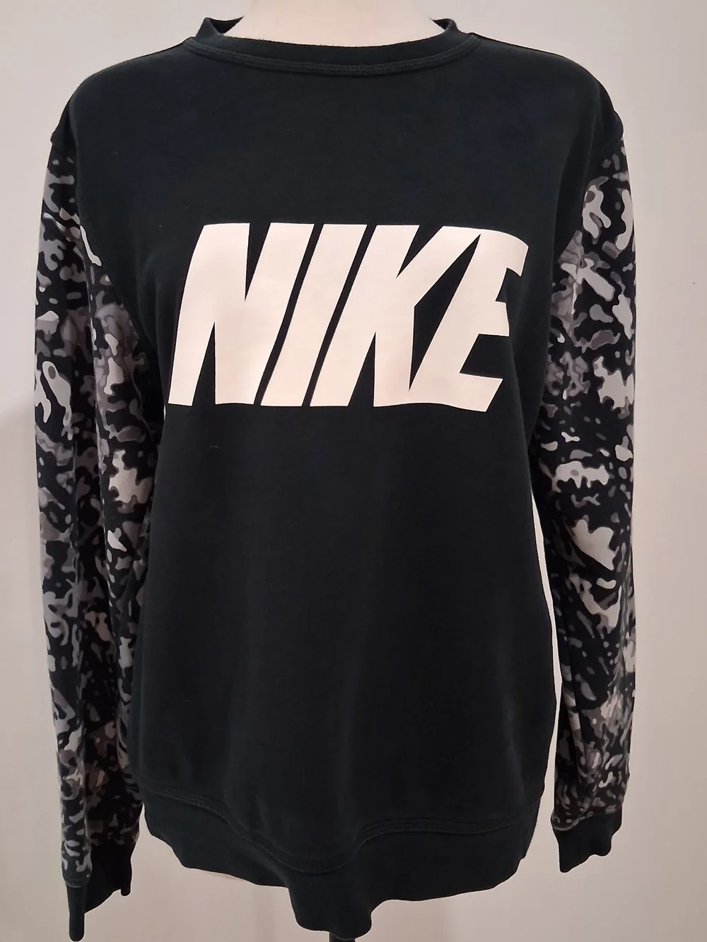 Nike Men’s Block Logo Camo Sleeve French Terry Crewneck Sweatshirt - Size L